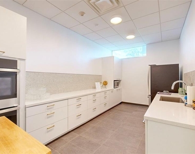 2401 Bayshore Boulevard - Photo Thumbnail 30