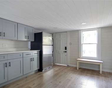 658 Avenue B Nw - Photo Thumbnail 4