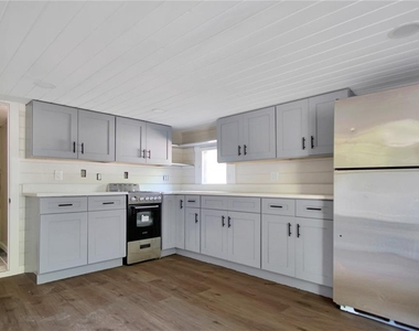658 Avenue B Nw - Photo Thumbnail 3