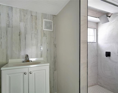 658 Avenue B Nw - Photo Thumbnail 9