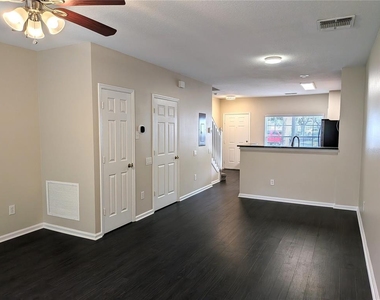 902 Vineland Place - Photo Thumbnail 9