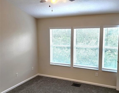 902 Vineland Place - Photo Thumbnail 11