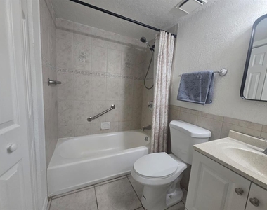 902 Lake Destiny Road - Photo Thumbnail 13