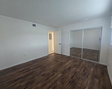 902 Lake Destiny Road - Photo Thumbnail 8