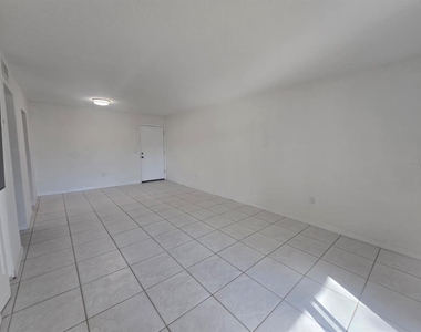 902 Lake Destiny Road - Photo Thumbnail 4