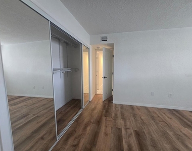 902 Lake Destiny Road - Photo Thumbnail 9