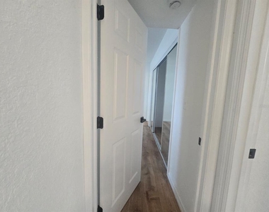 902 Lake Destiny Road - Photo Thumbnail 7