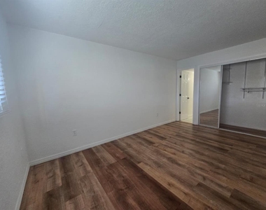 902 Lake Destiny Road - Photo Thumbnail 12