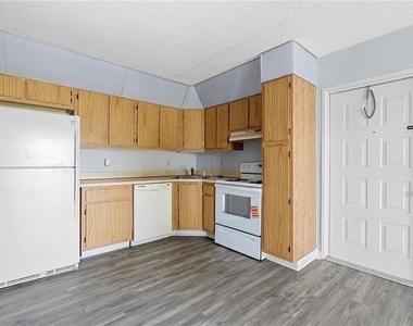 8203 Sun Spring Circle - Photo Thumbnail 7