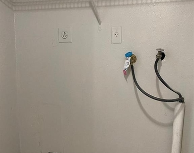 4749 S Texas Avenue - Photo Thumbnail 9