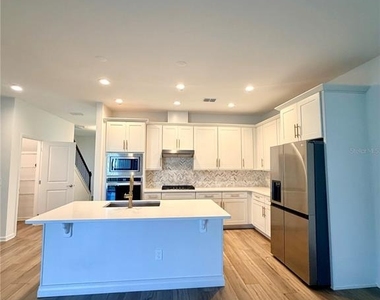 13007 Tollcross Way - Photo Thumbnail 10