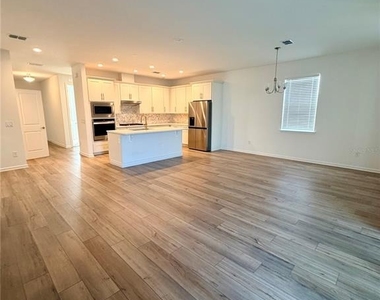 13007 Tollcross Way - Photo Thumbnail 8