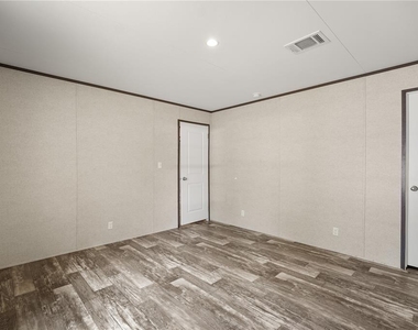 618 1 St Street - Photo Thumbnail 9