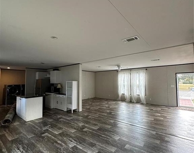 618 1 St Street - Photo Thumbnail 2