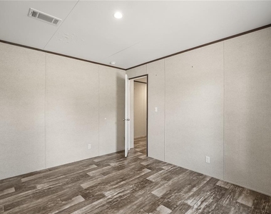 618 1 St Street - Photo Thumbnail 11