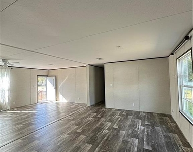 618 1 St Street - Photo Thumbnail 4