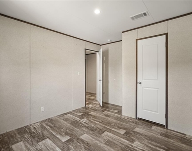 618 1 St Street - Photo Thumbnail 13