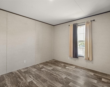 618 1 St Street - Photo Thumbnail 12