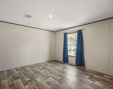 618 1 St Street - Photo Thumbnail 8