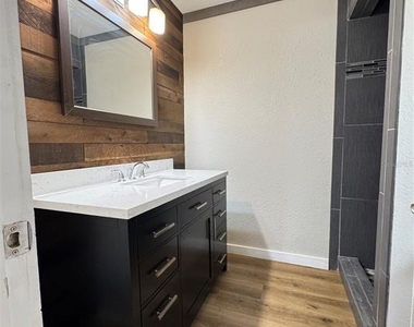 1602 Leslie Drive - Photo Thumbnail 13