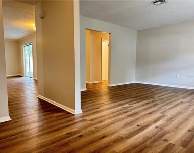 1602 Leslie Drive - Photo Thumbnail 2