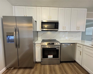 1602 Leslie Drive - Photo Thumbnail 5