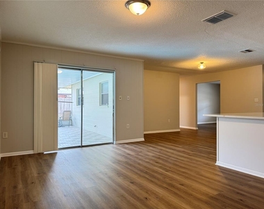 1602 Leslie Drive - Photo Thumbnail 7