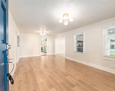123 Se 1st Street - Photo Thumbnail 14