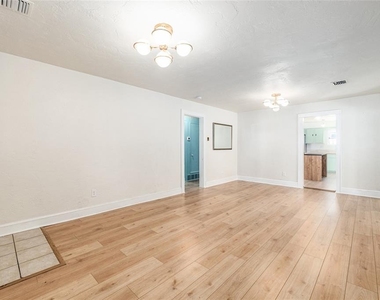 123 Se 1st Street - Photo Thumbnail 16