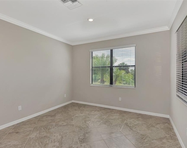 10113 Fiddlewood Drive - Photo Thumbnail 12