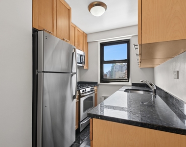4th Avenue - Photo Thumbnail 2