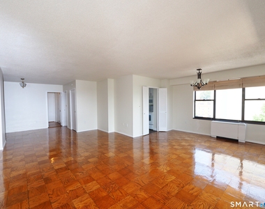 44 Strawberry Hill Avenue - Photo Thumbnail 5