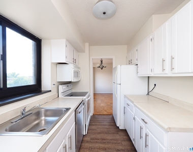 44 Strawberry Hill Avenue - Photo Thumbnail 9