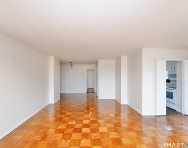 44 Strawberry Hill Avenue - Photo Thumbnail 6