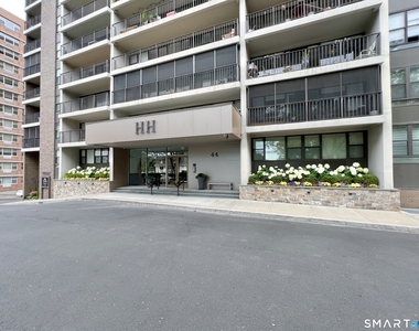 44 Strawberry Hill Avenue - Photo Thumbnail 2
