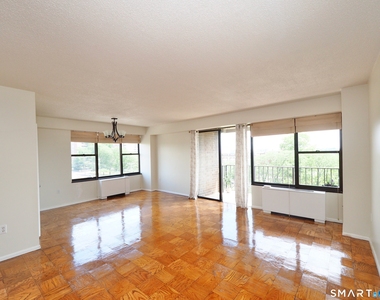 44 Strawberry Hill Avenue - Photo Thumbnail 3