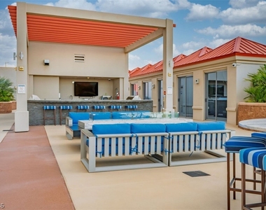 200 W Sahara Avenue - Photo Thumbnail 11