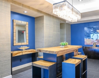 200 W Sahara Avenue - Photo Thumbnail 5