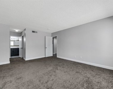 1575 W Warm Springs Road - Photo Thumbnail 16