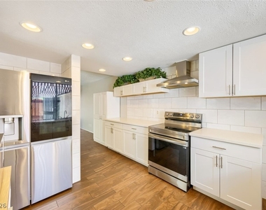 3143 Sonata Drive - Photo Thumbnail 5