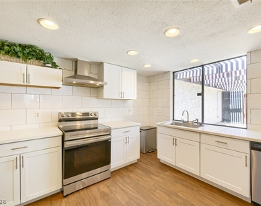 3143 Sonata Drive - Photo Thumbnail 6