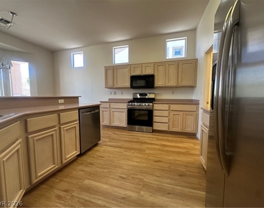 10717 Dover Creek Avenue - Photo Thumbnail 9