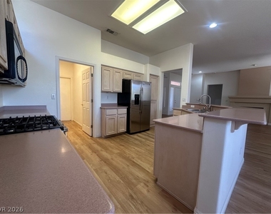 10717 Dover Creek Avenue - Photo Thumbnail 10