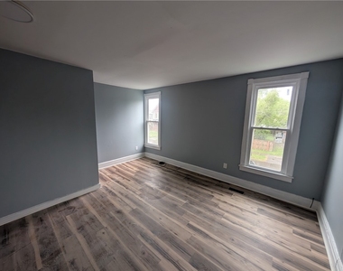 226 W Miller Street - Photo Thumbnail 4