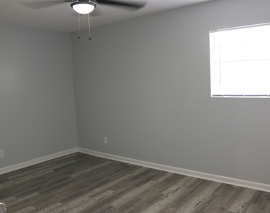 500 E 7th Street - Photo Thumbnail 11