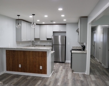 500 E 7th Street - Photo Thumbnail 4