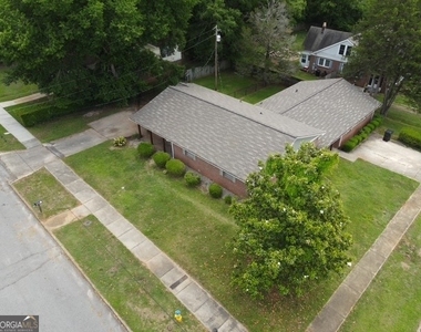 500 E 7th Street - Photo Thumbnail 2