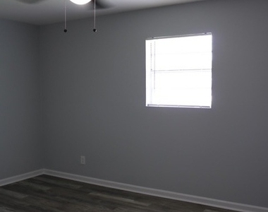 500 E 7th Street - Photo Thumbnail 17