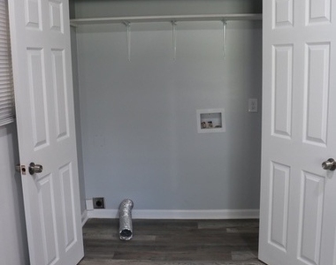 500 E 7th Street - Photo Thumbnail 7