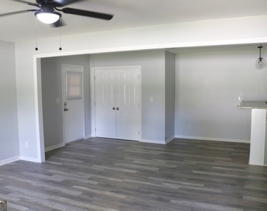 500 E 7th Street - Photo Thumbnail 3